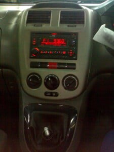 Dash tengah - terdapat pemain CD, saluran penyaman udara dsb.