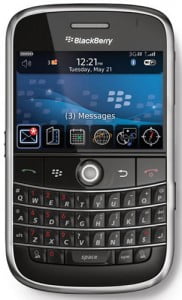 Blackberry Bold 9000, lebih mahal sikit dari 5800. Beli ni jadi lebih canggih dari Bos, hehe...