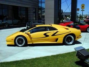 Lamborghini SV kuning